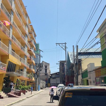 Crossroads Hostel Manila Mandaluyong Ngoại thất bức ảnh