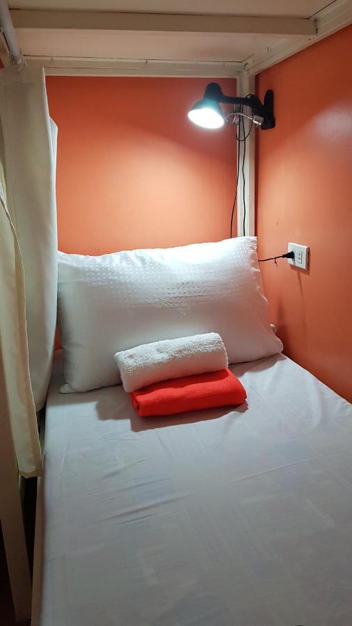 Crossroads Hostel Manila Mandaluyong Ngoại thất bức ảnh