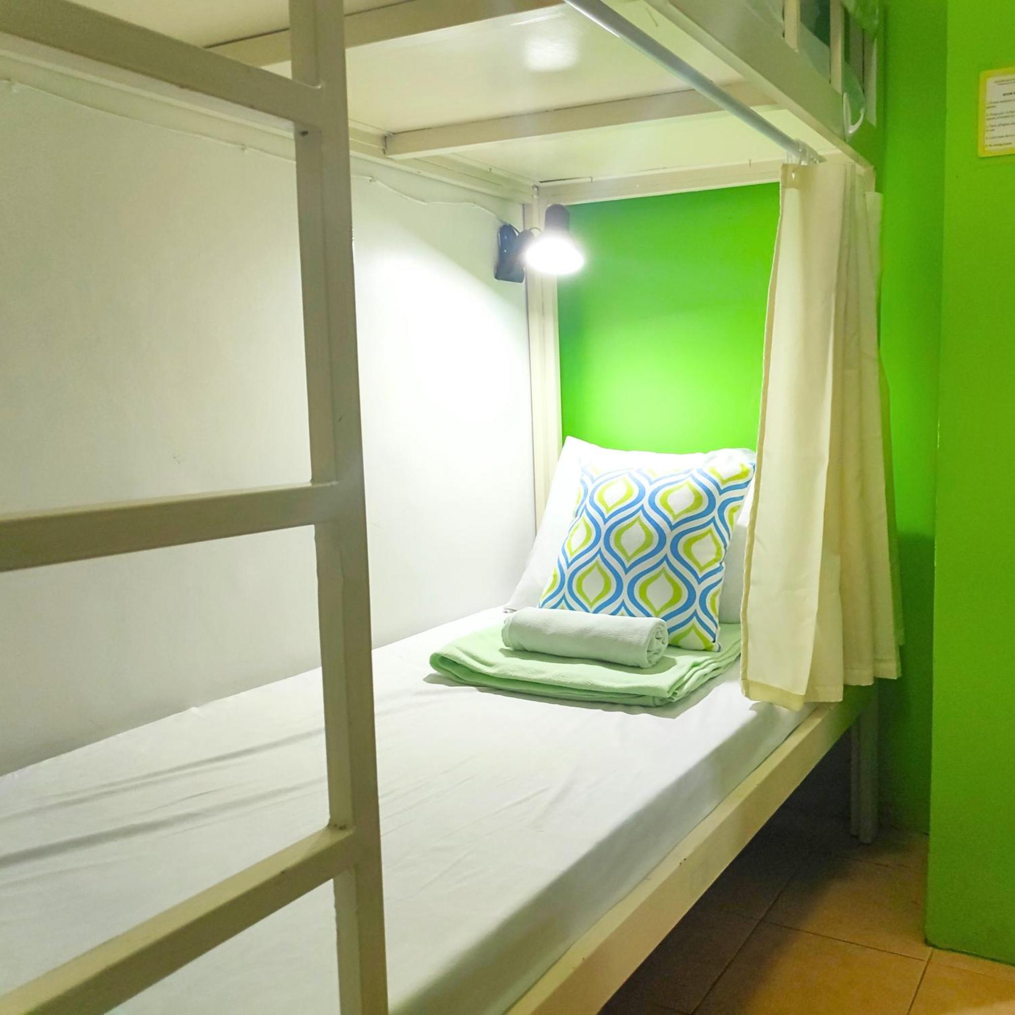 Crossroads Hostel Manila Mandaluyong Ngoại thất bức ảnh