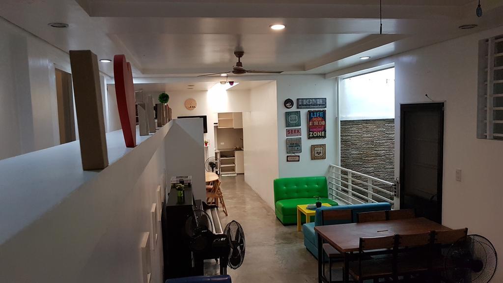 Crossroads Hostel Manila Mandaluyong Ngoại thất bức ảnh