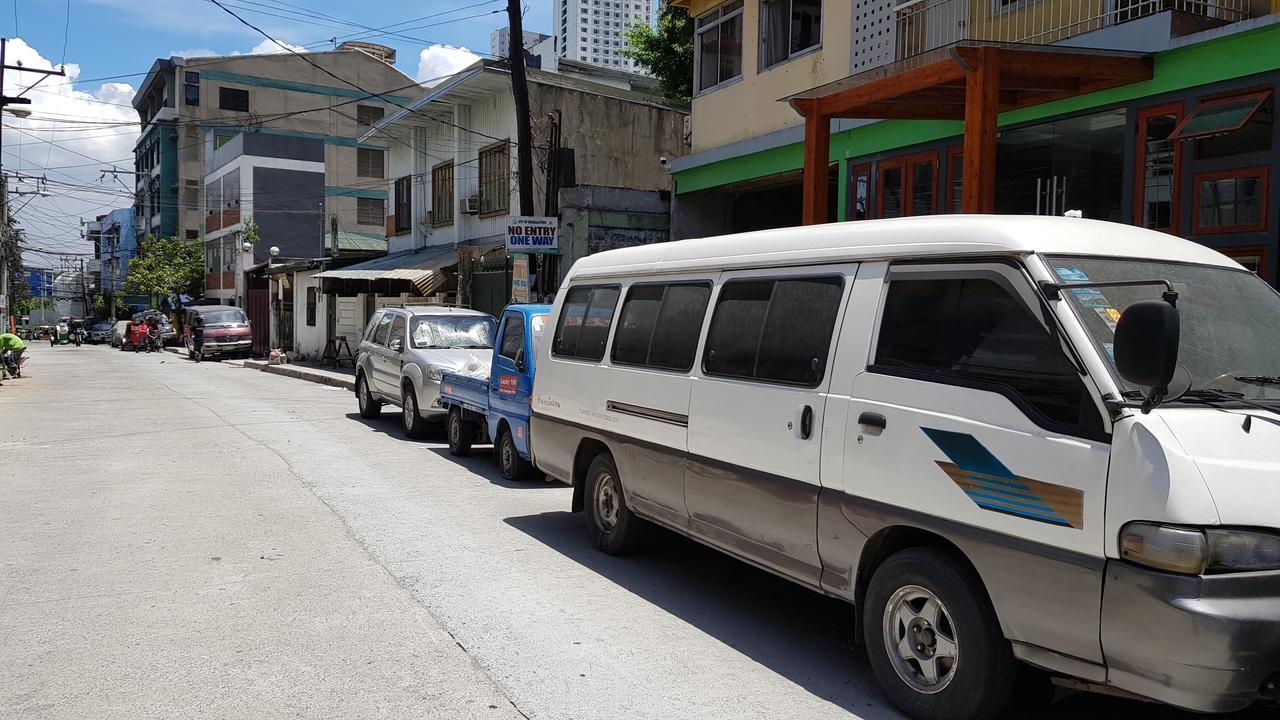 Crossroads Hostel Manila Mandaluyong Ngoại thất bức ảnh