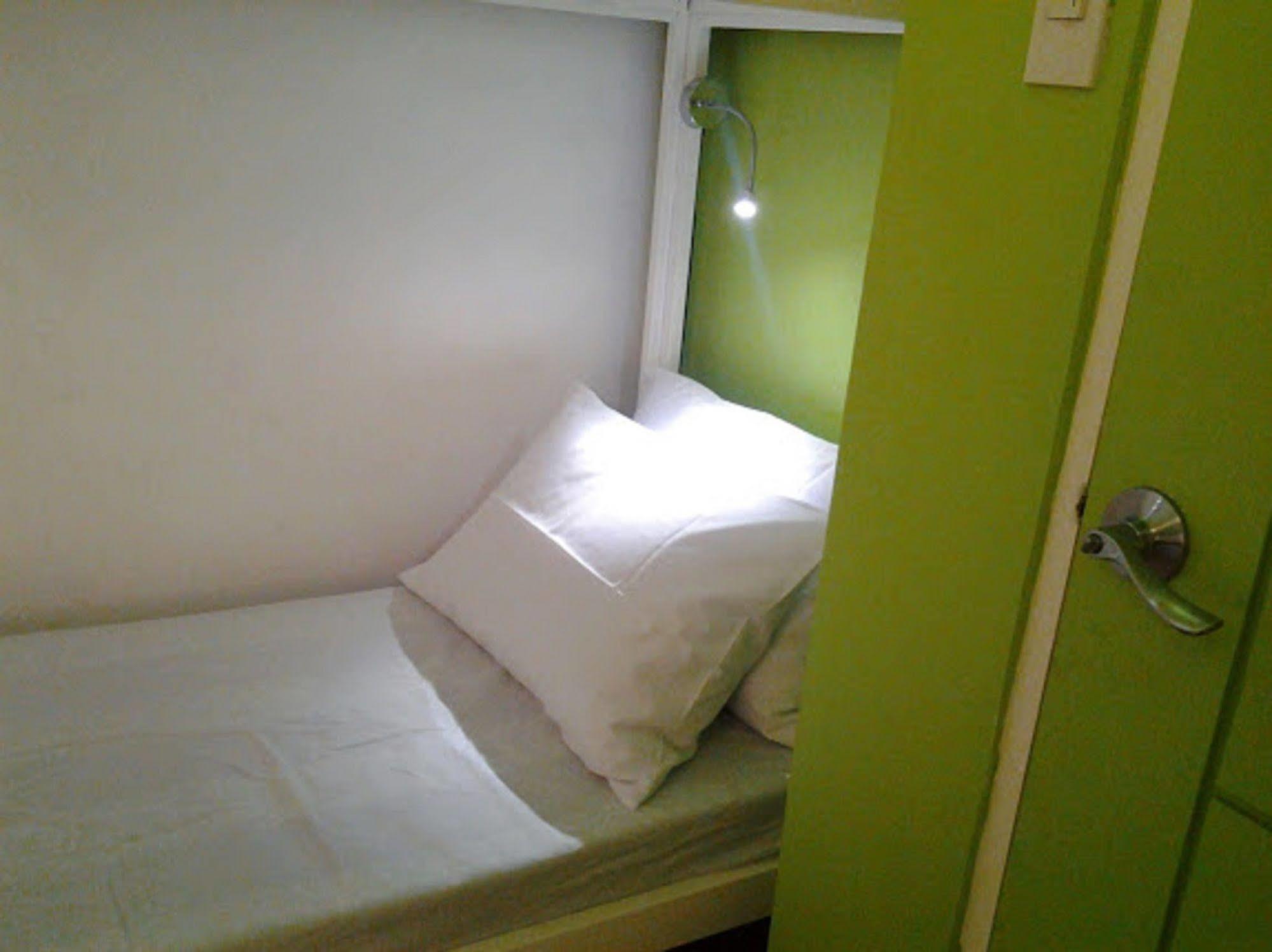 Crossroads Hostel Manila Mandaluyong Ngoại thất bức ảnh