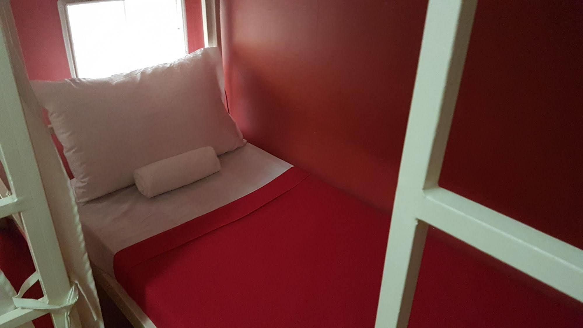 Crossroads Hostel Manila Mandaluyong Ngoại thất bức ảnh