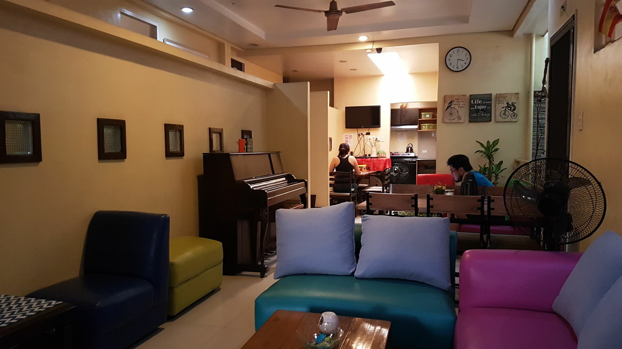 Crossroads Hostel Manila Mandaluyong Ngoại thất bức ảnh