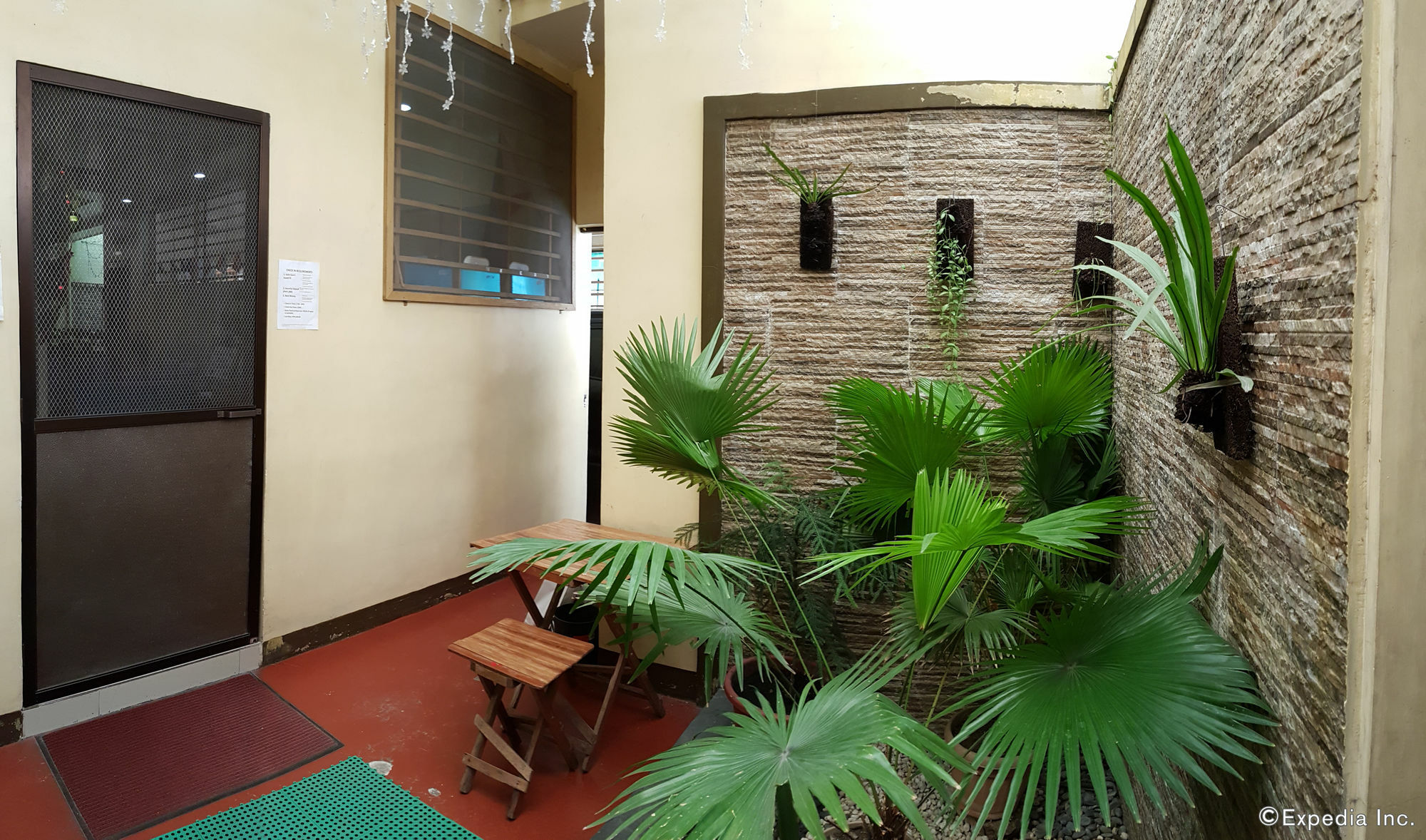 Crossroads Hostel Manila Mandaluyong Ngoại thất bức ảnh
