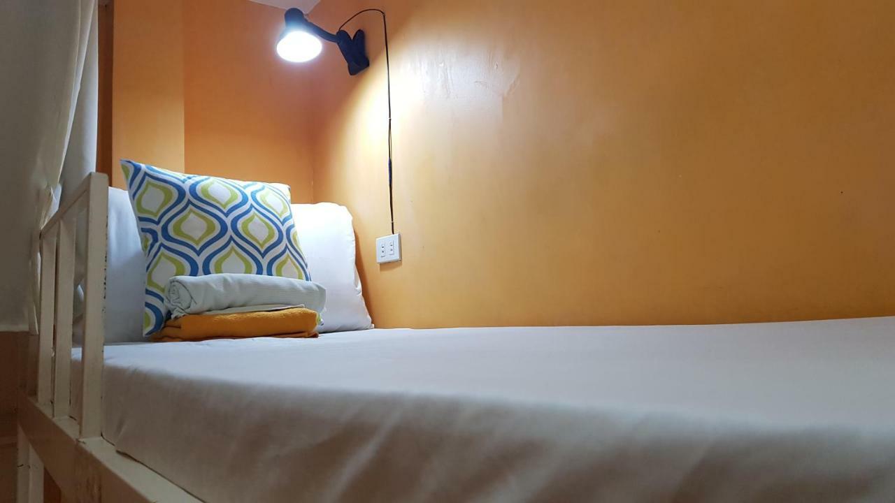 Crossroads Hostel Manila Mandaluyong Ngoại thất bức ảnh