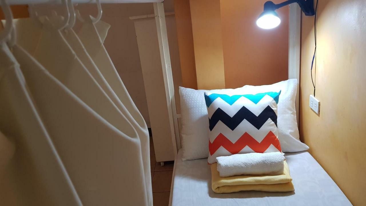 Crossroads Hostel Manila Mandaluyong Ngoại thất bức ảnh
